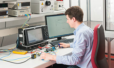 Laborplatz in der Elektronikentwicklung